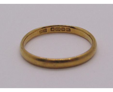 22ct wedding ring, size P, 2.7g 
