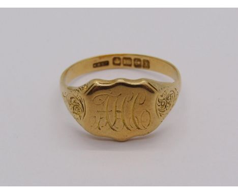 18ct signet ring with engraved initials 'AHC', maker 'KBSP', Birmingham 1922, size S, 5.4g 