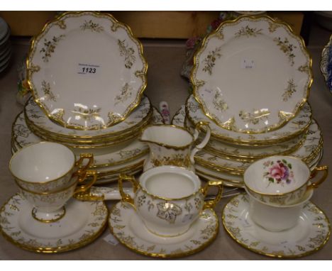 Royal Crown Derby Vines - three dinner plates 27cm; two side plates 22cm; five wide rimmed soup bowls 22cm; five tea plates 1