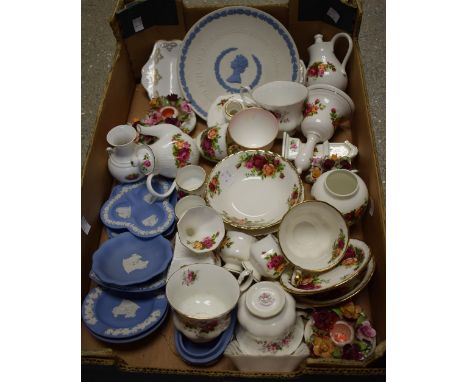 A Royal Albert Old Country Roses pattern trinket dish; others; Wedgwood; quantity
