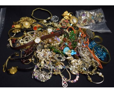 Costume Jewellery - a simulated opal fringe necklace;  others pearls, beads, Art Deco necklaces, bracelets, Coral beads; dres