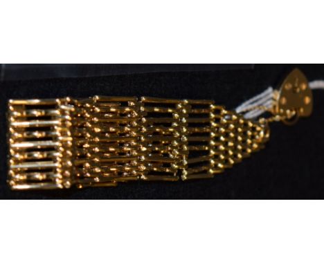 A 9ct gold gate bracelet and padlock clasp, 20.5 grams