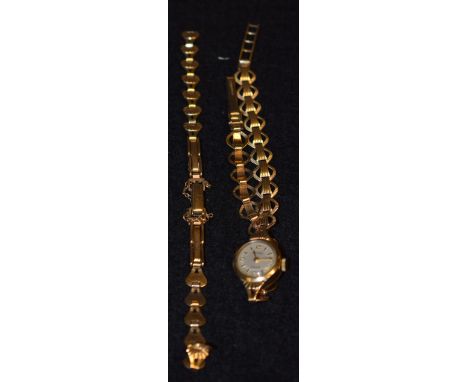 A ladys Rotary 9ct gold cased bracelet watch, cream dial, quartered Arabic numerals, arrow hands, 21 jewel manual movement, f