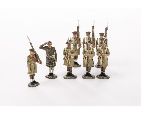 King & Country British Desert Army, EA 33, EA 32, Scots Present Arms (3), and officer, and EA39, EA38, Guards at slope (3), w