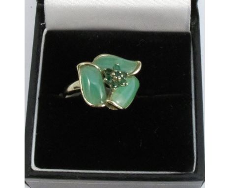 A 9 carat gold jade and emerald cluster ring, finger size N, 4.8g gross