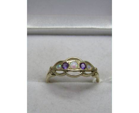 9CT YELLOW GOLD OPAL &amp; AMETHYST RING, size N/O 