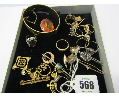 COSTUME JEWELLERY, a selection of costume jewellery including 9 stone set rings, 5 stone set bar brooches, a rolled gold bang