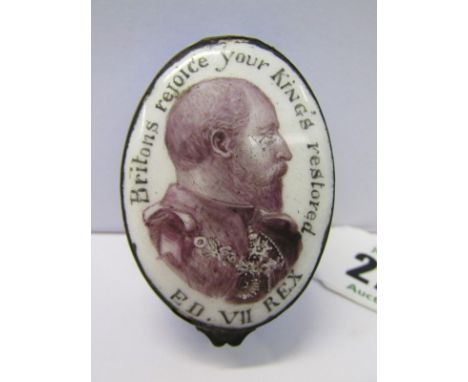 EDWARD VII COMMEMORATIVE, a portrait enamelled oval patchbox with mirrored interior 