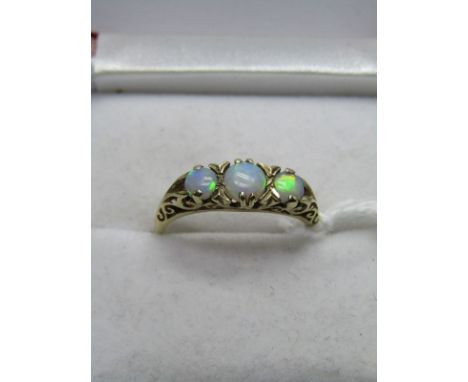 9CT YELLOW GOLD 3 STONE OPAL RING, size L/M 