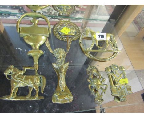 BRASSWARE, Masonic design door knocker, also 4 other brass knockers and 2 horse brasses 