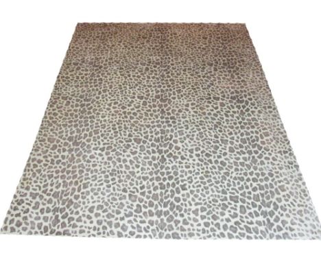 FINE CONTEMPORARY CARPET, 305 x 244cm, white leopard design. 