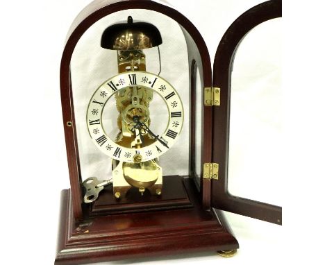 Hermle mantel clock with key, H: 35 cm, not working at lotting. Not available for in-house P&amp;P, contact Paul O'Hea at Mai