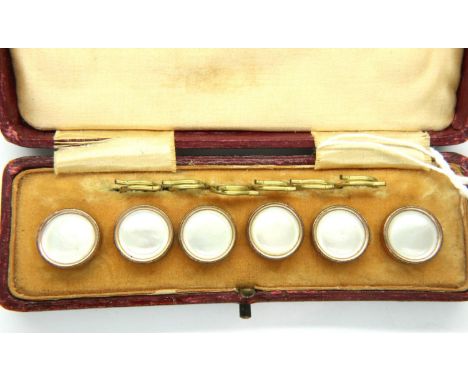Set of six boxed gilt studs. P&amp;P Group 1 (£14+VAT for the first lot and £1+VAT for subsequent lots) 