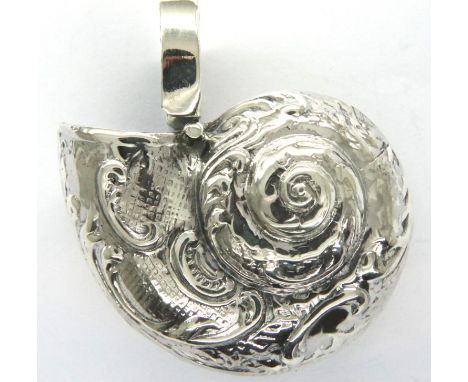 Silver shell vesta case, L: 45 mm. P&amp;P Group 1 (£14+VAT for the first lot and £1+VAT for subsequent lots) 