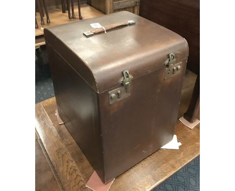 TRAVEL TRUNK