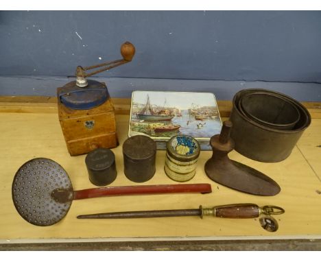 Collectors lot to include vintage tins and coffee grinder etc&nbsp;