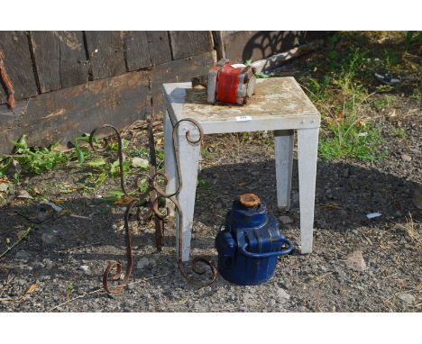 A Dunlop 8 tonne bottle and hydraulic pump for International Harvester tractor.