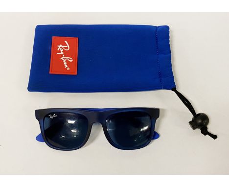 PAIR OF RAYBAN SUNGLASSES