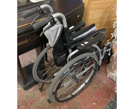 FOLDING WHEELCHAIR