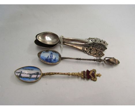 Four spoons marked "Peru 900" and one marked "925", together with two enamel collectors' spoons (6)