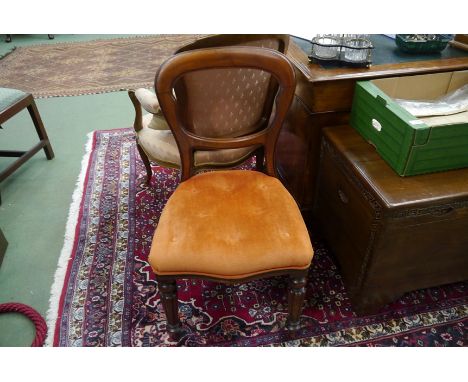 A pair of Victorian spoon back dining chairs with burnt orange velvet button upholstery, serpentine front on melon fluted leg