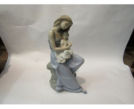 A Nao figure "Mother and Child", 37cm tall