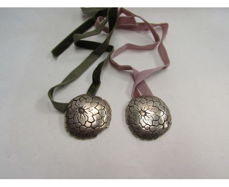 A Sally Wilcox silver chrysanthemum form bangle and a matching necklace