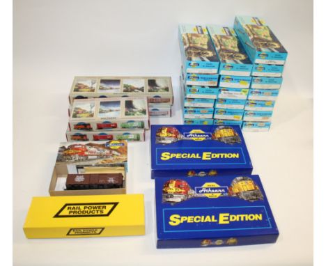 ATHEARN BOXED RAILWAY MODELS - RAILWAY KITS A mixed lot including Athearn Special Edition 2314 Burlington, and 2320 Rock Isla