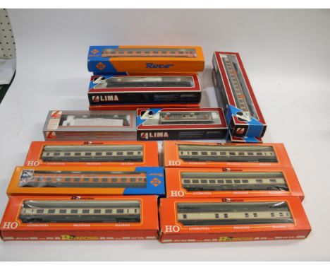 BOXED LOCOMOTIVES &amp; ROLLING STOCK - ITALIAN MODELS including 2 boxed locomotives, Lima 208227L, and 208152 LG, also with 