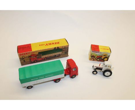 DINKY TOYS 2 boxed Dinky Toys including 305 David Brown Tractor (white cab and brown engine) and 914 AEC Articulated Lorry (B