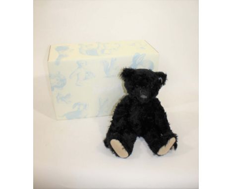 BOXED STEIFF TEDDY BEAR - OTHELLO a Steiff Teddy Bear Othello 1912 Replica, No 940 of 1912 produced. With it's box and certif