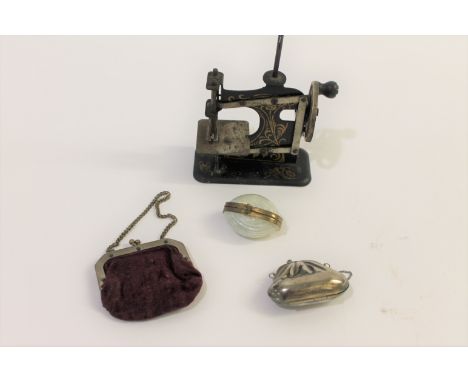 DOLLS PURSES &amp; MINIATURE SEWING MACHINE 3 vintage dolls purses including one with a velvet bag, one made in metal and one