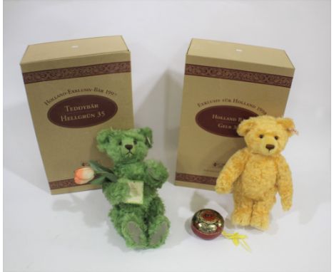 BOXED STEIFF TEDDY BEARS - HOLLAND including Teddybar Hellgrun 35, No 1032 of 1847 produced and with it's box and certificate