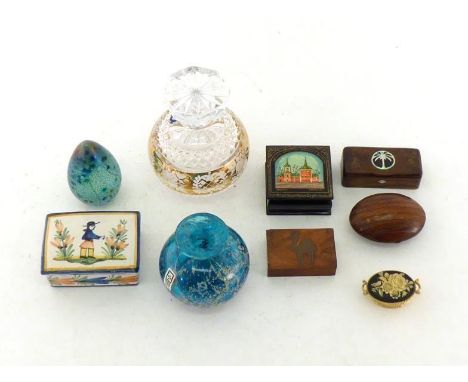 A mixed lot. An Isle of Wight glass pear shaped paperweight with paper label, a Mdina glass vase with paper label and a Bohem