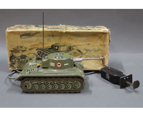 A 1950's Arnold West German tin plate army tank, No. 900, with original illustrated box  