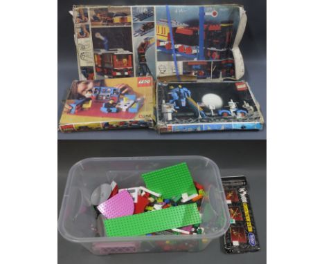 A group of K'nex and vintage lego, to include a Lego System Super Train set and a 367 Moon Landing set 