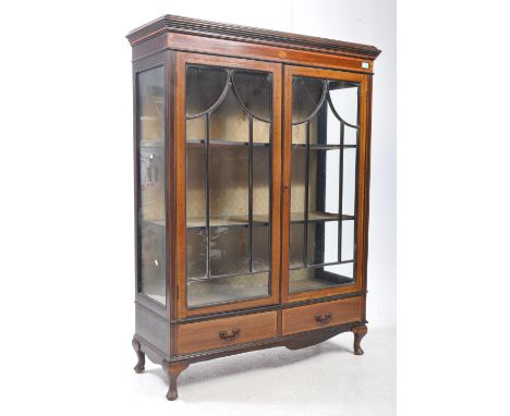 An Edwardian mahogany and line inlaid china / bookcase display cabinet vitrine. Raised on cabriole legs with pad feet having 