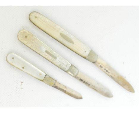 A Victorian hallmarked silver bladed and mother of pearl handled pen knife, Harrison Bros & Howson, Sheffield 1890, length 7.