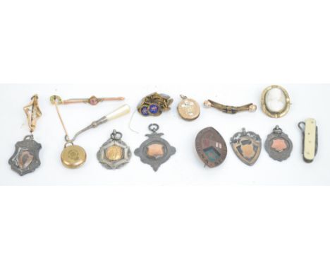 An Edwardian 9ct rose gold floral brooch set with oval peridot and seed cultured pearl, a further unmarked brooch, a 9ct tie 