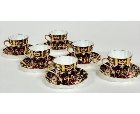 A set of six Wedgwood 1900-1930 green Imari style decorated fluted tea cups with matching saucers, with brown underglaze prin