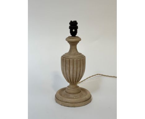 An art deco wooden urn shaped table lamp on circular raised base. (h- 34)