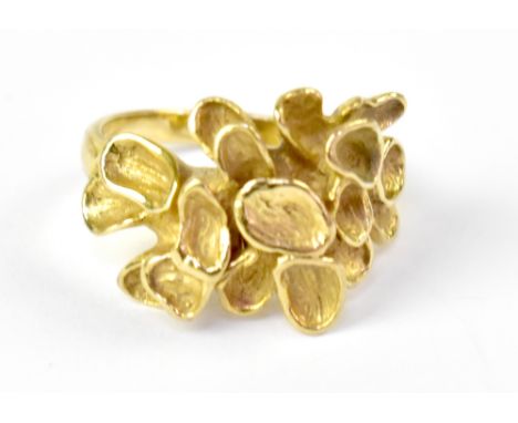 A 9ct gold abstract design dress ring, size K. 