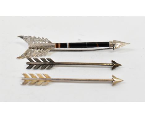 A Victorian Scottish polished agate and silver mounted arrow brooch, length approx 11cm, c.1870, together with two similar pl