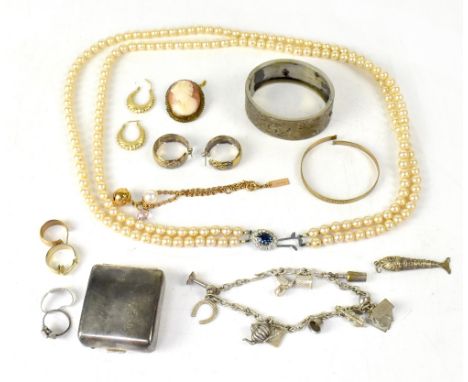 A small quantity of costume jewellery to include a cameo brooch, various rings, chains, earrings, etc, also a small quantity 