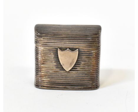 A small Continental silver snuff/pill box, with a small blank shield to the front and all-over ribbed pattern, Continental ma