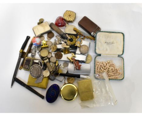 A mixed lot of collectors' items including Zippo-style lighters, pillboxes, coin bracelets, cheroots, a hallmarked silver poc