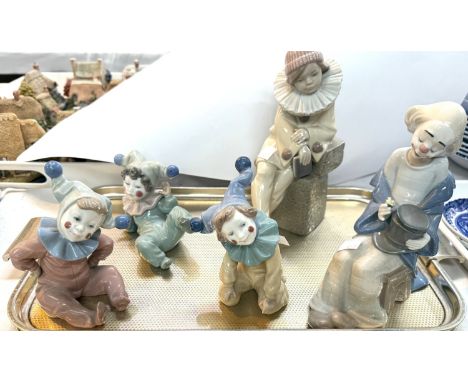 5 Nao figures of clowns