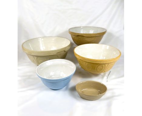 Vintage mixing bowls: large beige and white, 24cm, Mason Cash #12, 28cm, similar beige and white, 24cm, blue and white, 19cm 