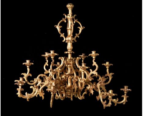 A GILTWOOD SIXTEEN-LIGHT CHANDELIER PROBABLY ITALIAN, FIRST HALF 20TH CENTURY 88cm high, 112cm diameter 