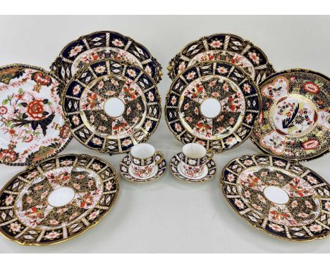 ASSORTED ROYAL CROWN DERBY IMARI PATTERN BONE CHINA, including pair oval dessert dishes, 6 various 22cms plates, together wit